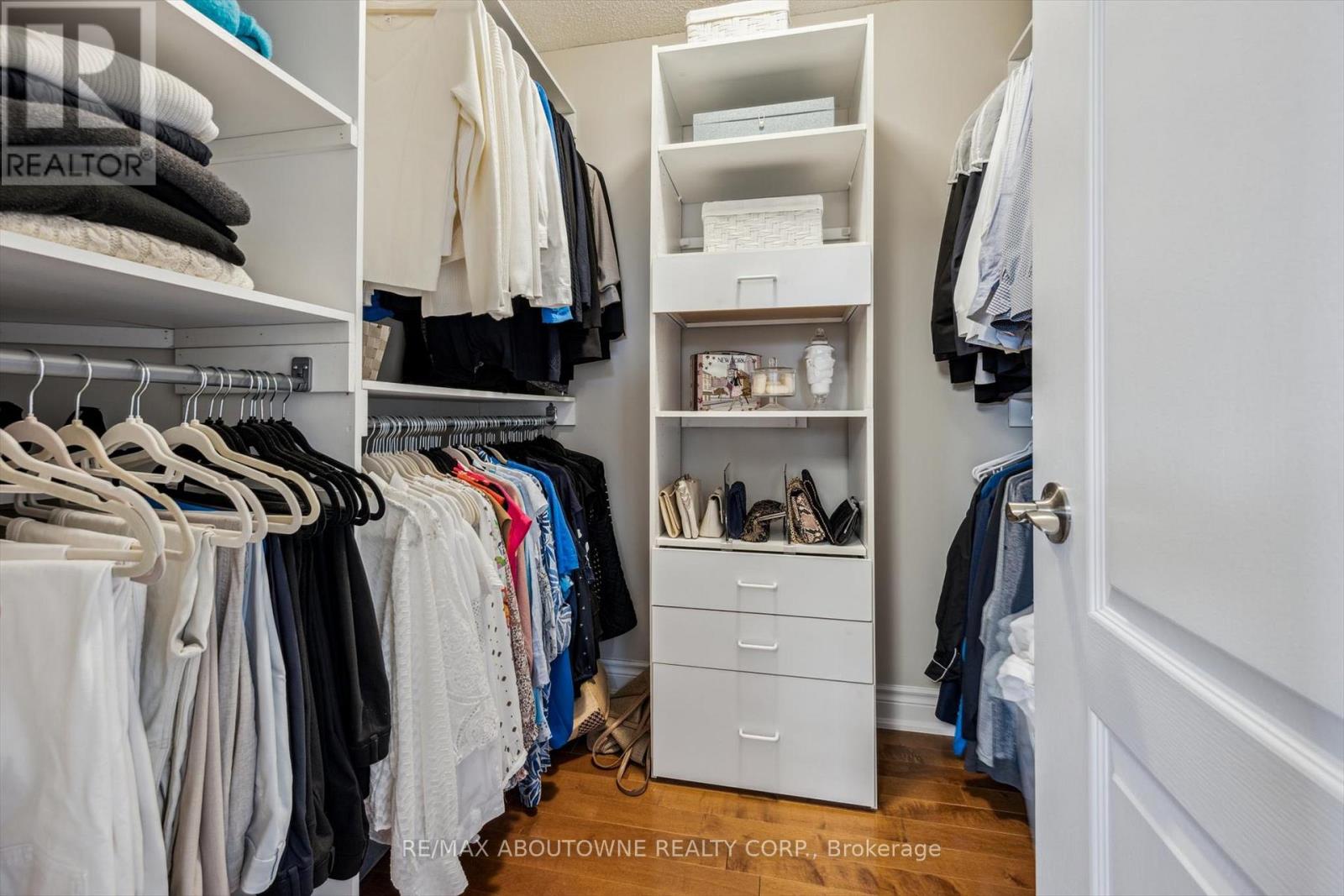 101 Westchester Road, Oakville, Ontario  L6H 6H8 - Photo 26 - W12355265