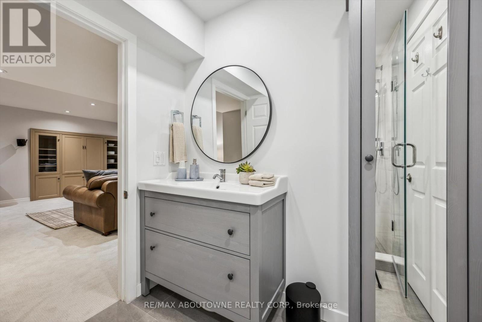 101 Westchester Road, Oakville, Ontario  L6H 6H8 - Photo 35 - W12355265