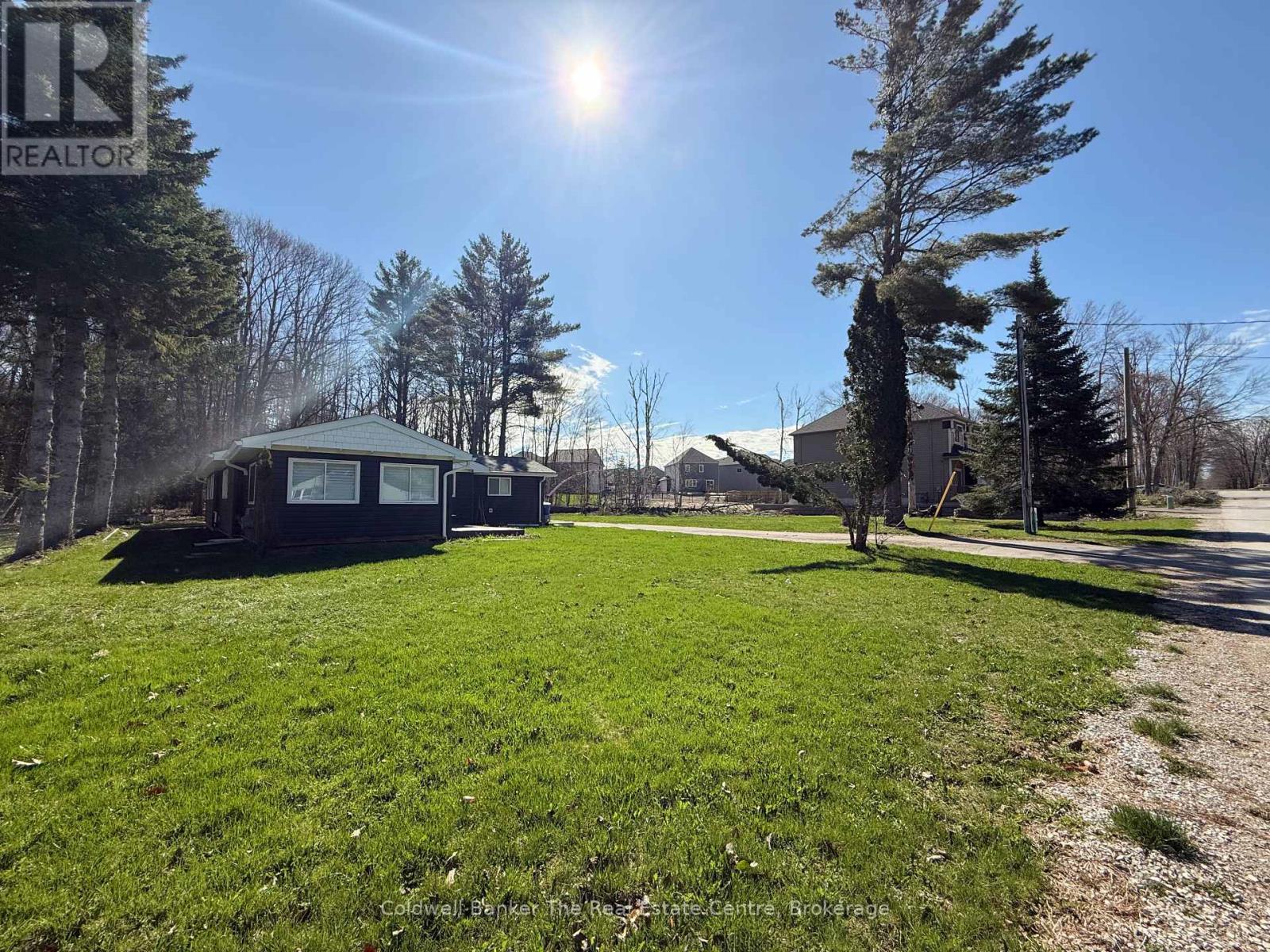 460 Wellington Street, Gravenhurst, Ontario  P1P 1A5 - Photo 1 - X12124637