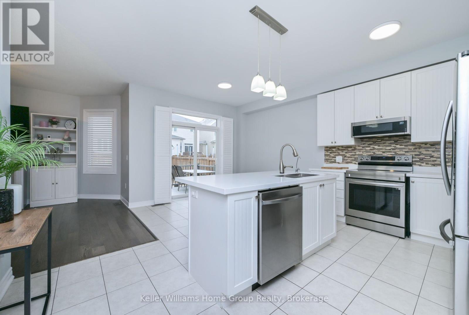 656 Armstrong Road, Shelburne, Ontario  L9V 3V4 - Photo 4 - X12228549