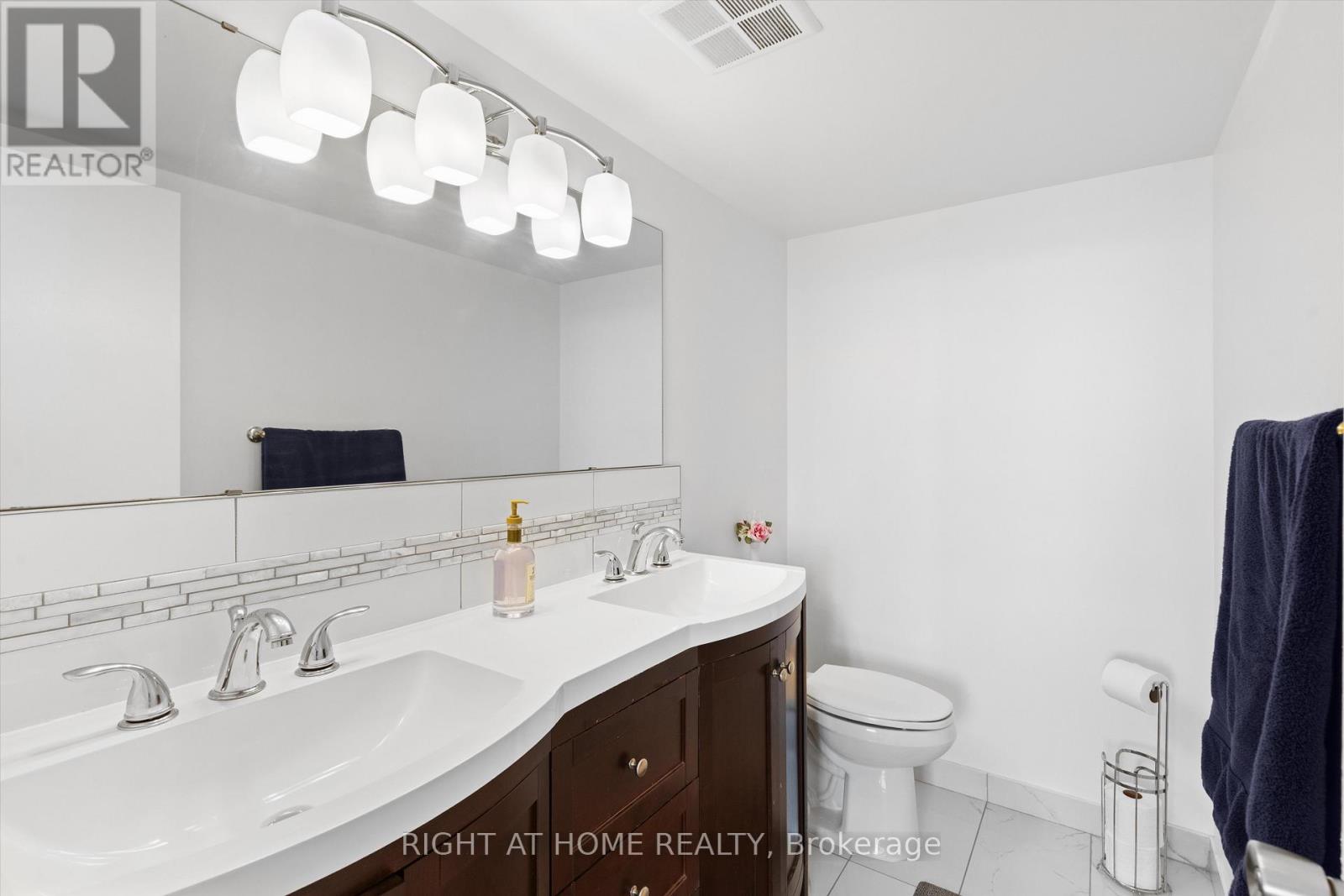 2209 - 3300 Don Mills Road, Toronto, Ontario  M2J 4X7 - Photo 12 - C12355372