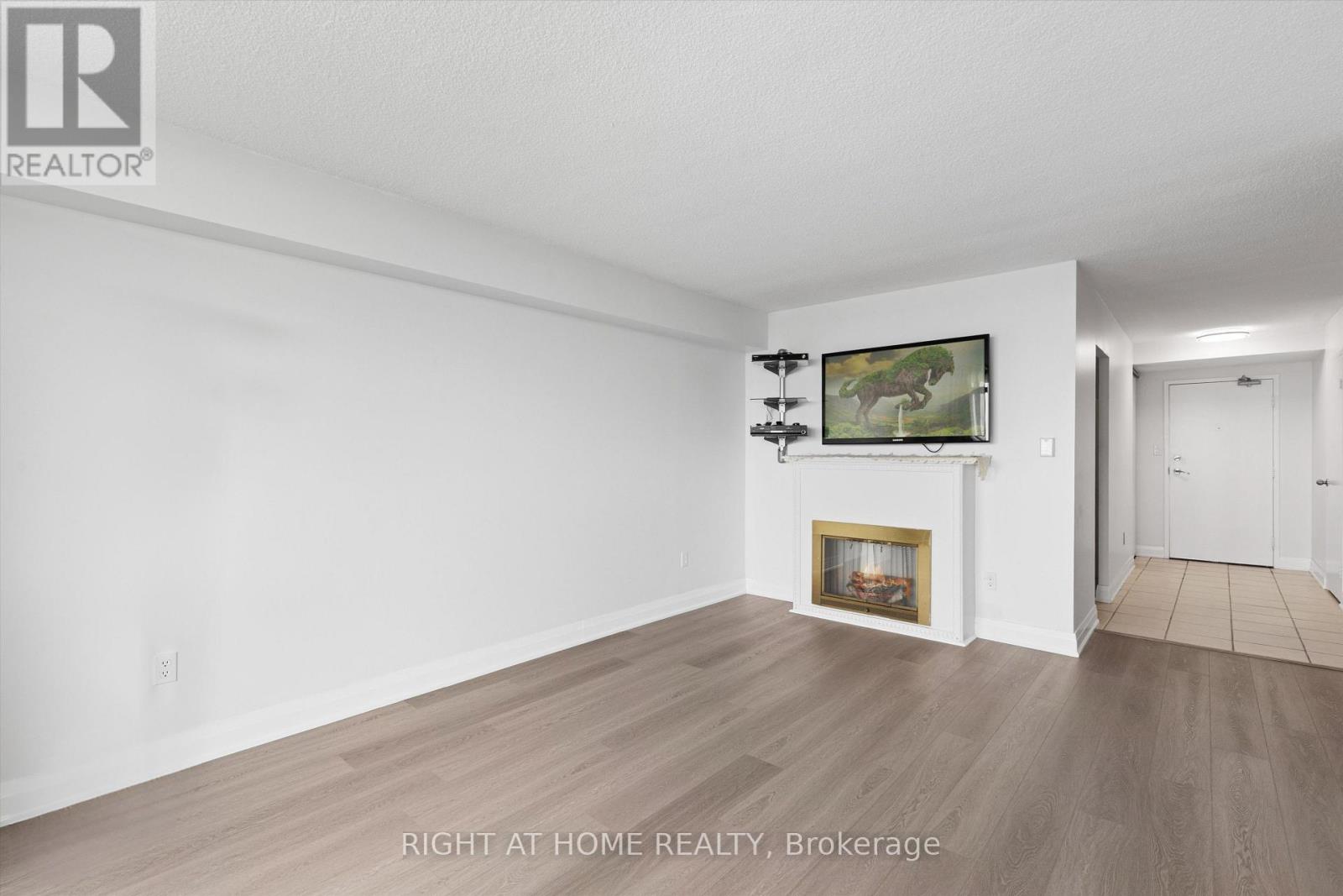 2209 - 3300 Don Mills Road, Toronto, Ontario  M2J 4X7 - Photo 6 - C12355372