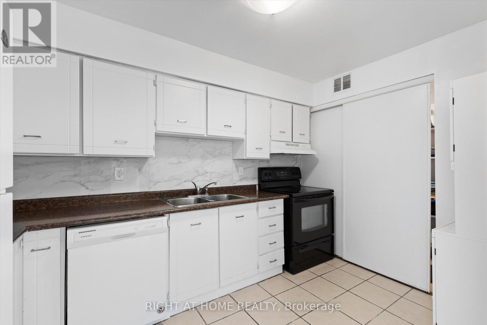 2209 - 3300 Don Mills Road, Toronto, Ontario  M2J 4X7 - Photo 7 - C12355372