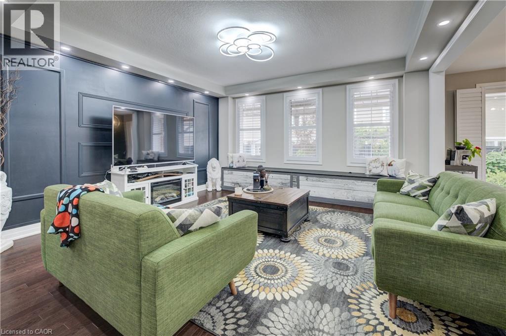 Property at 39 WANNAMAKER Crescent image 4