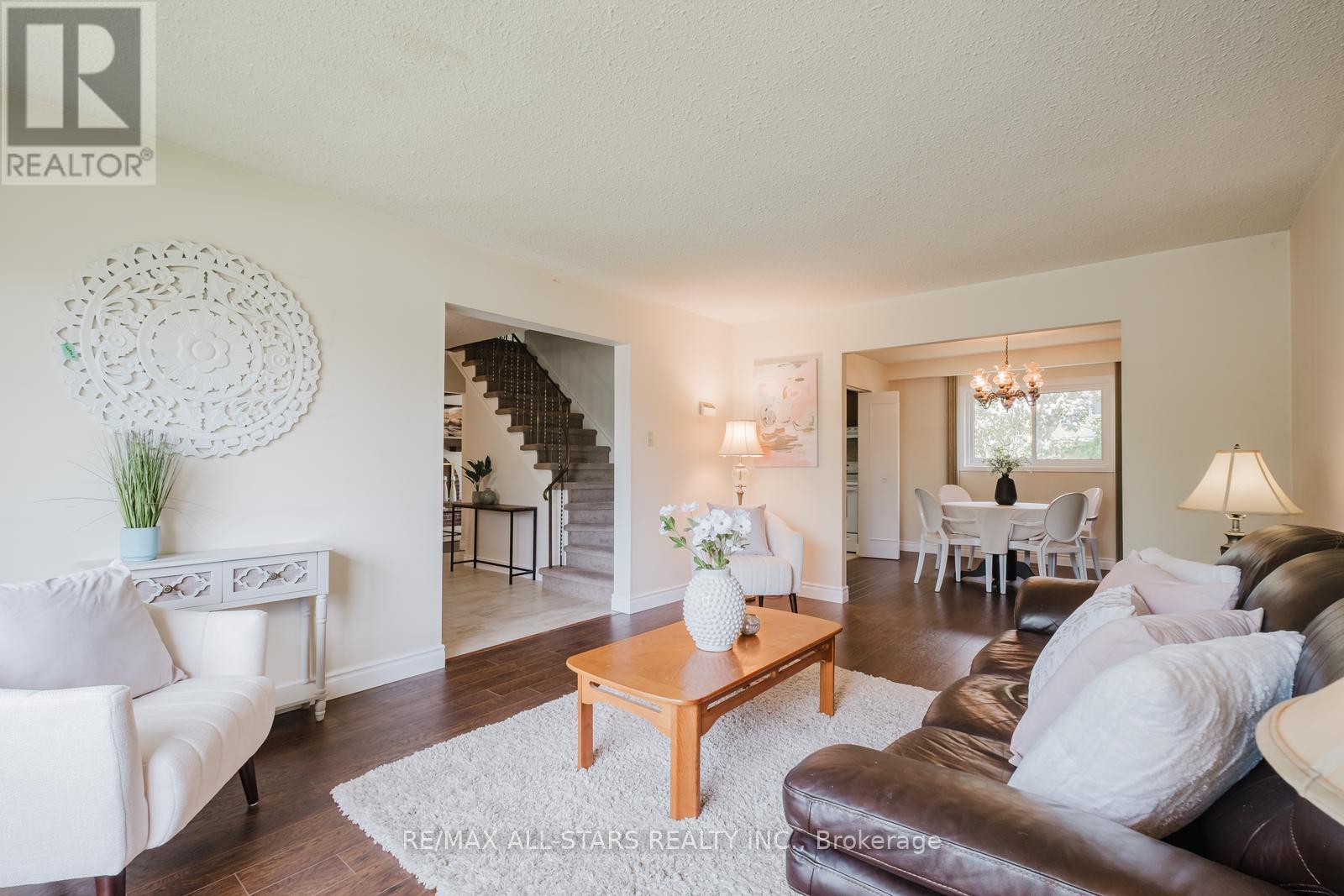 45 Wellpark Boulevard, Toronto, Ontario  M1V 1A6 - Photo 8 - E12355326