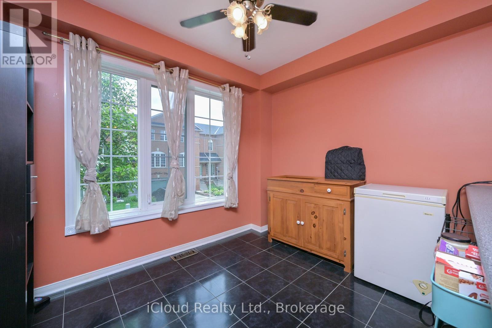 27 - 65 Brickyard Way, Brampton, Ontario  L6V 4M2 - Photo 7 - W12312830