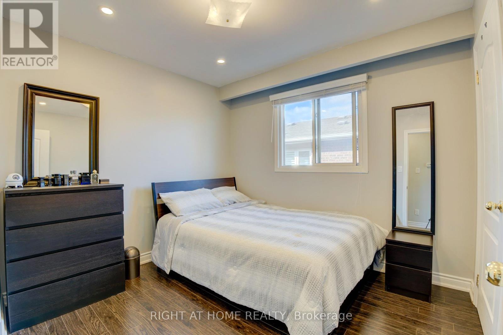 208 Meadows Boulevard, Mississauga, Ontario  L4Z 1J9 - Photo 13 - W12355374