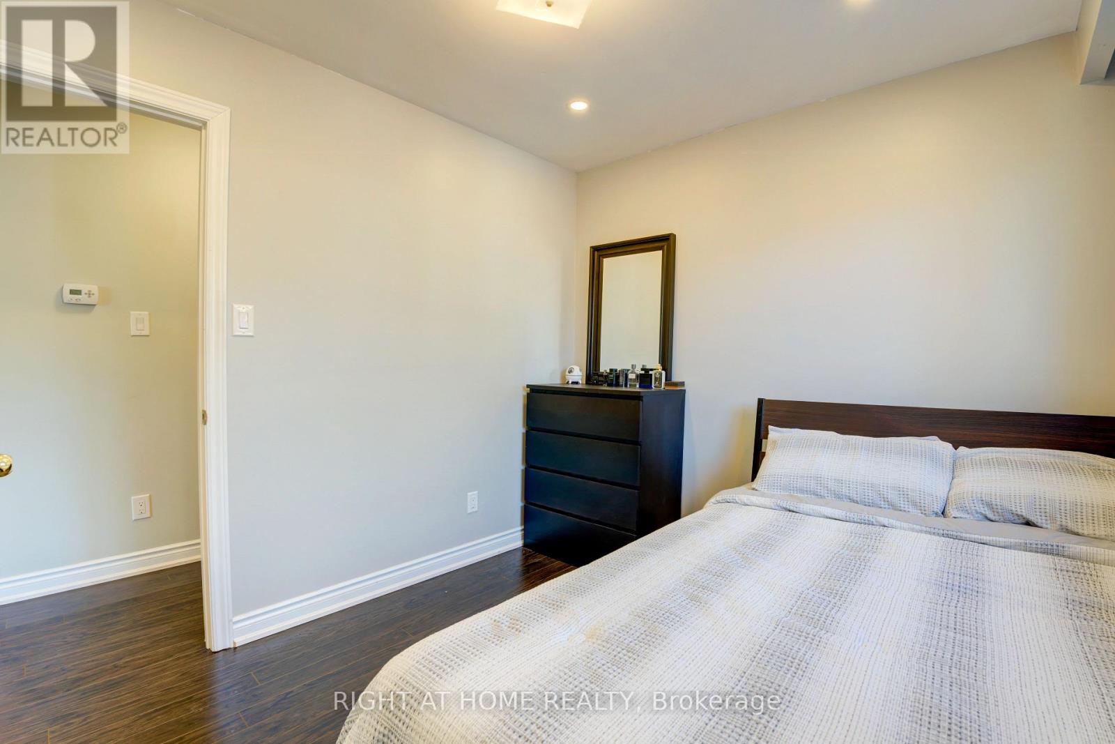 208 Meadows Boulevard, Mississauga, Ontario  L4Z 1J9 - Photo 14 - W12355374