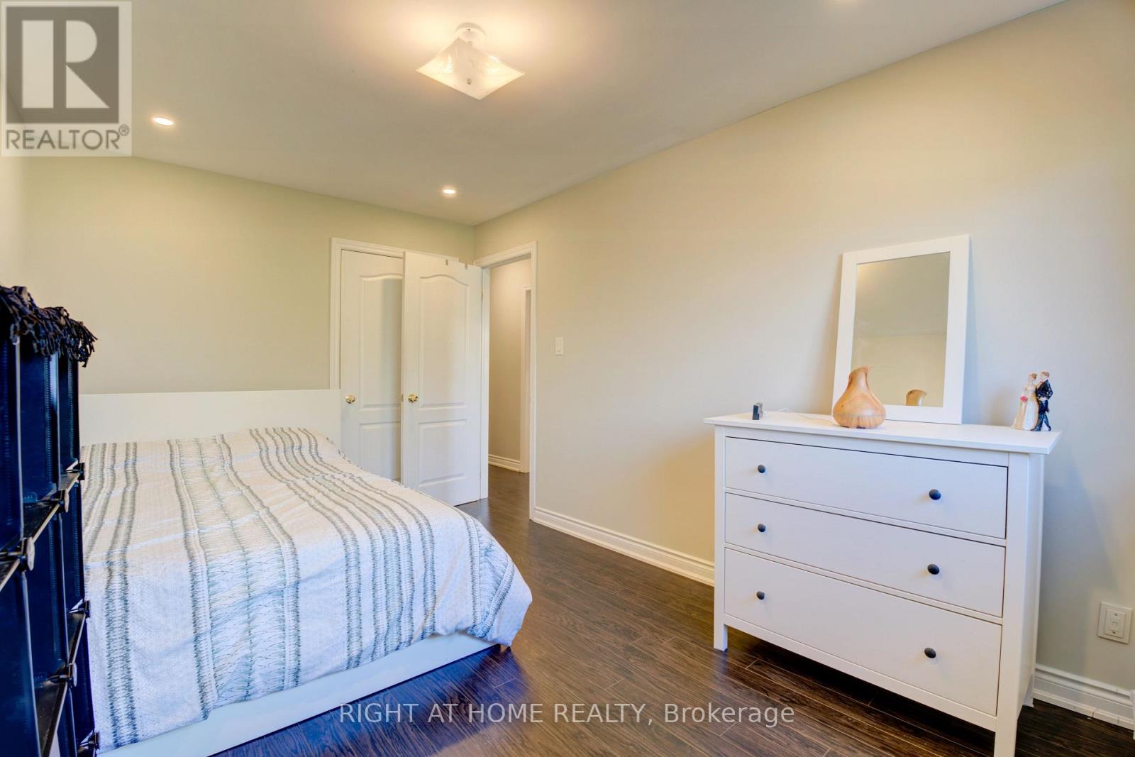 208 Meadows Boulevard, Mississauga, Ontario  L4Z 1J9 - Photo 16 - W12355374