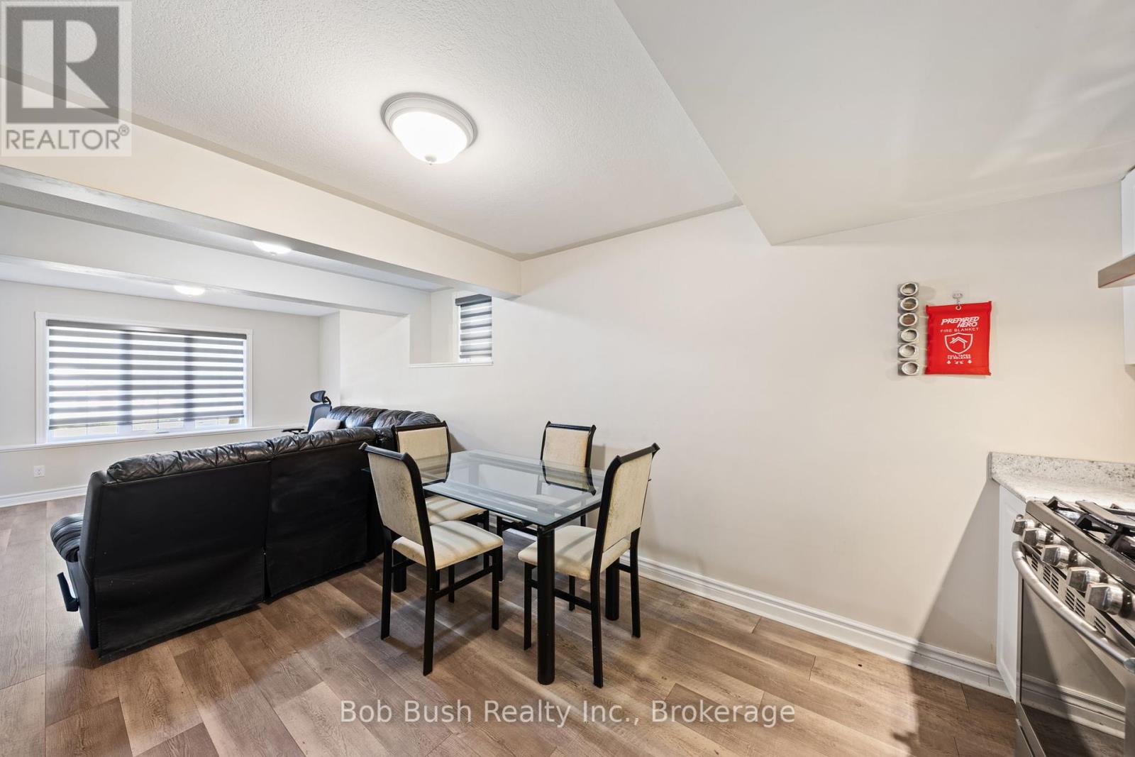 21 Church Street, Penetanguishene, Ontario  L9M 1A9 - Photo 10 - S12355433