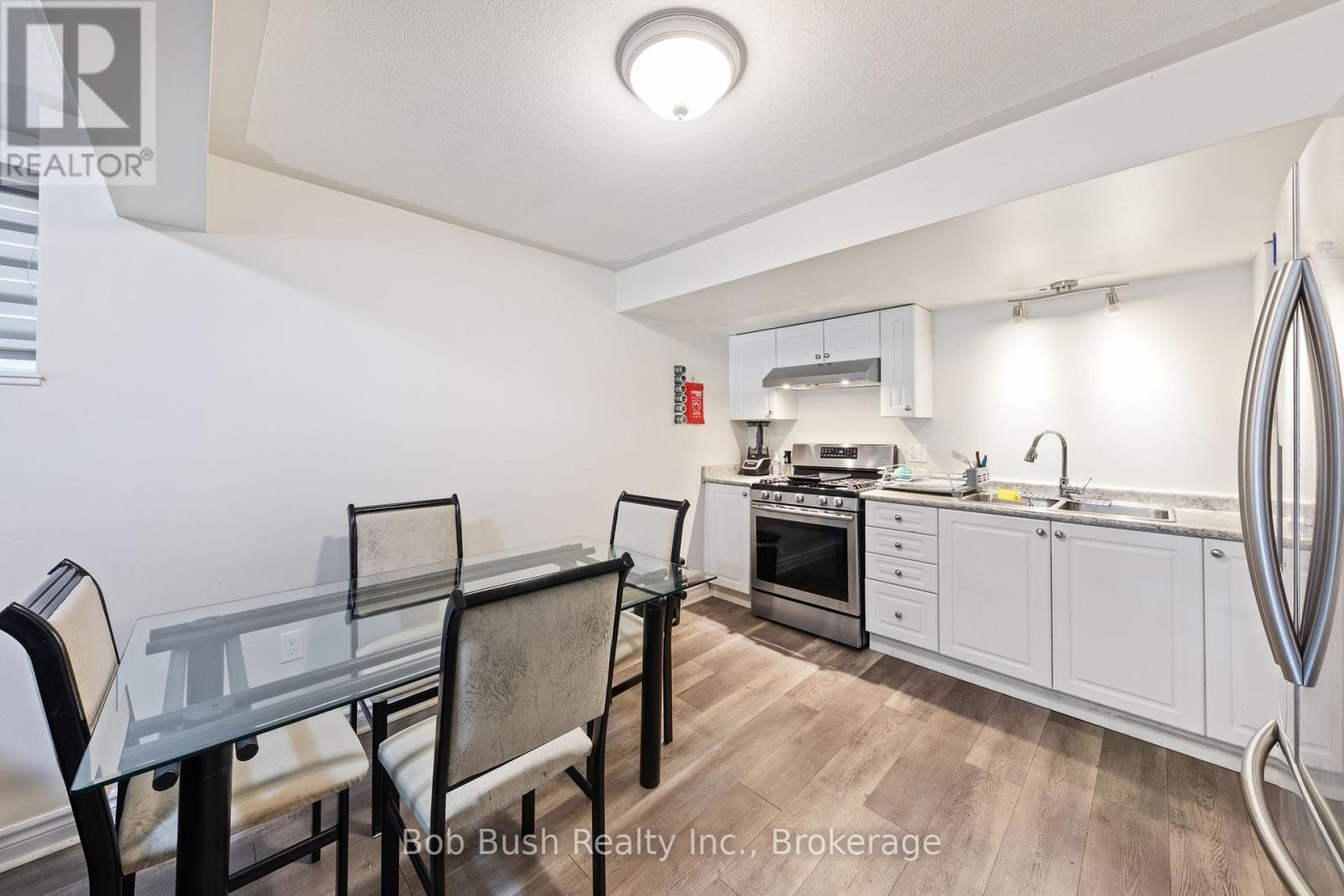 21 Church Street, Penetanguishene, Ontario  L9M 1A9 - Photo 11 - S12355433