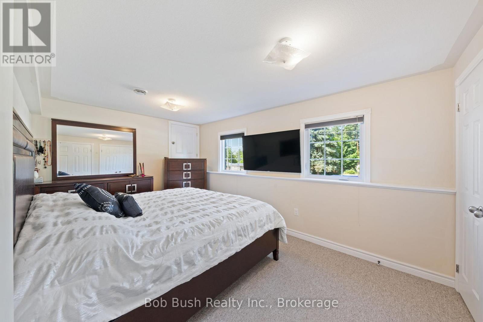 21 Church Street, Penetanguishene, Ontario  L9M 1A9 - Photo 15 - S12355433