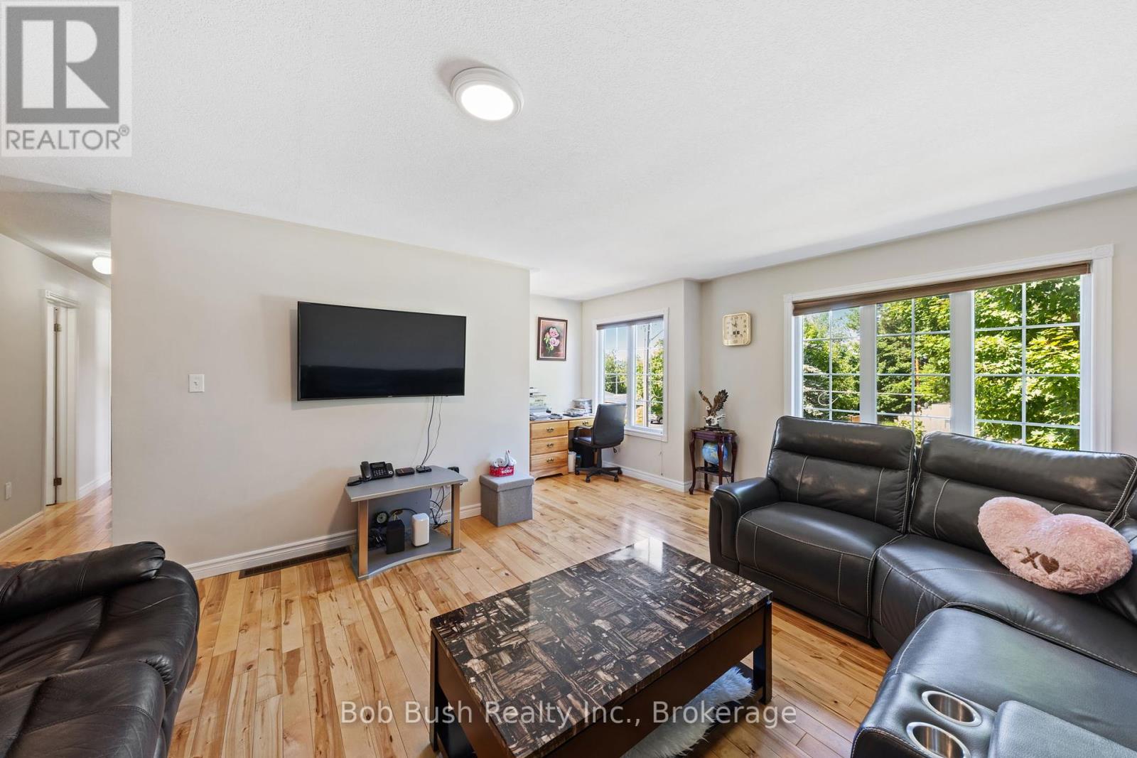 21 Church Street, Penetanguishene, Ontario  L9M 1A9 - Photo 20 - S12355433