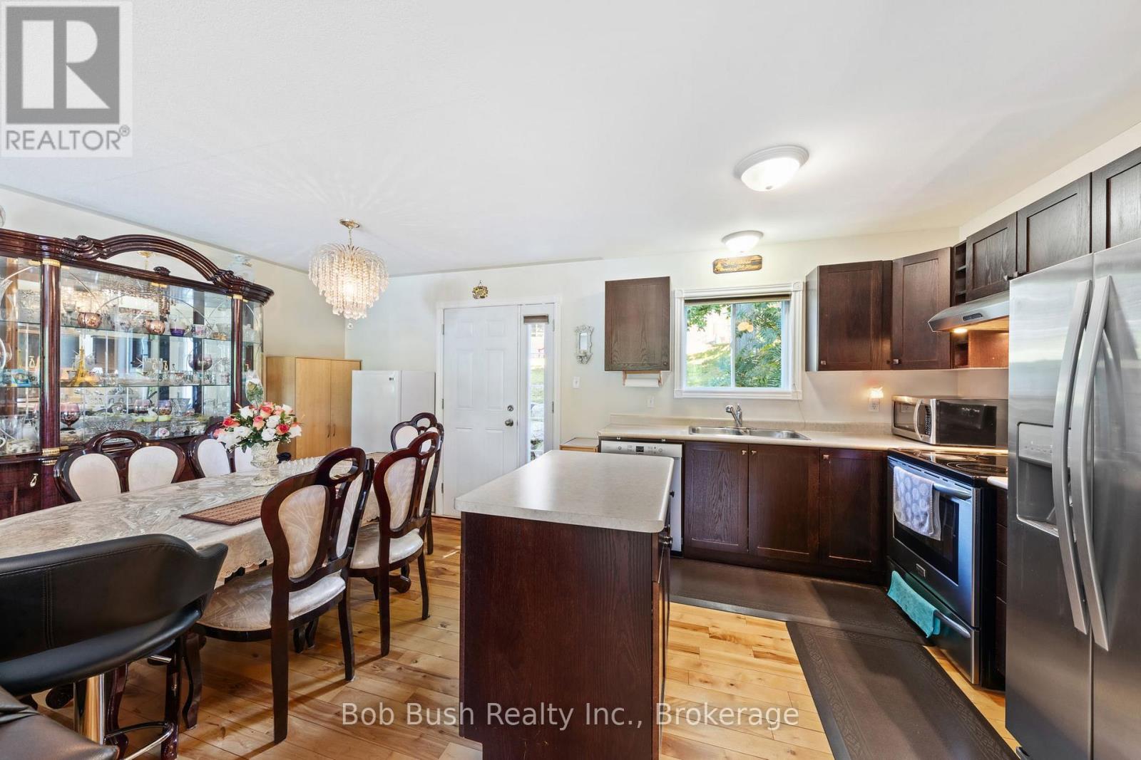 21 Church Street, Penetanguishene, Ontario  L9M 1A9 - Photo 22 - S12355433