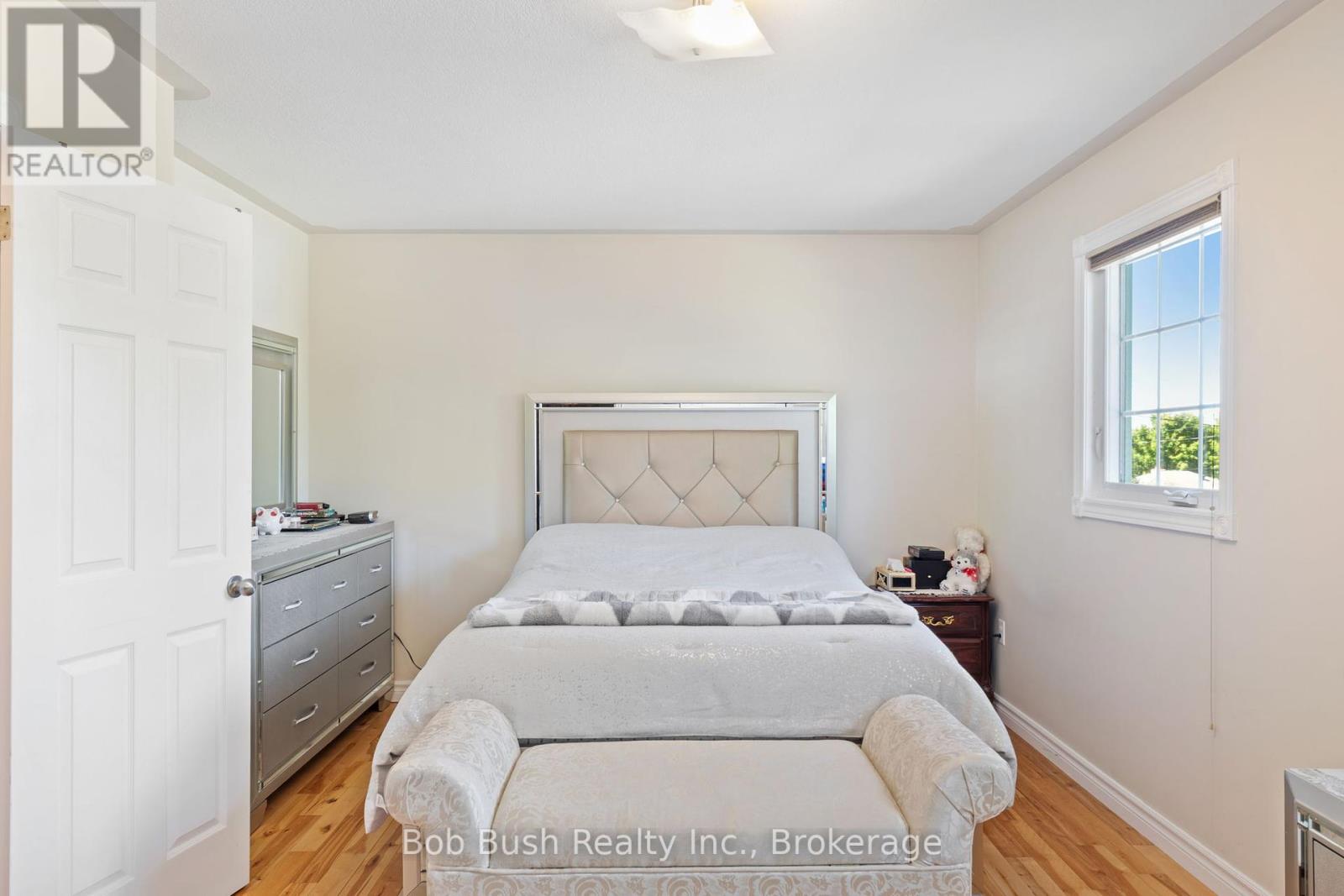 21 Church Street, Penetanguishene, Ontario  L9M 1A9 - Photo 24 - S12355433