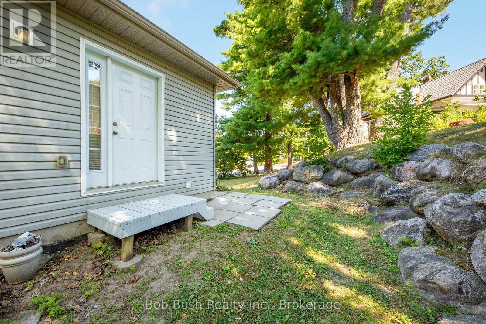 21 Church Street, Penetanguishene, Ontario  L9M 1A9 - Photo 28 - S12355433
