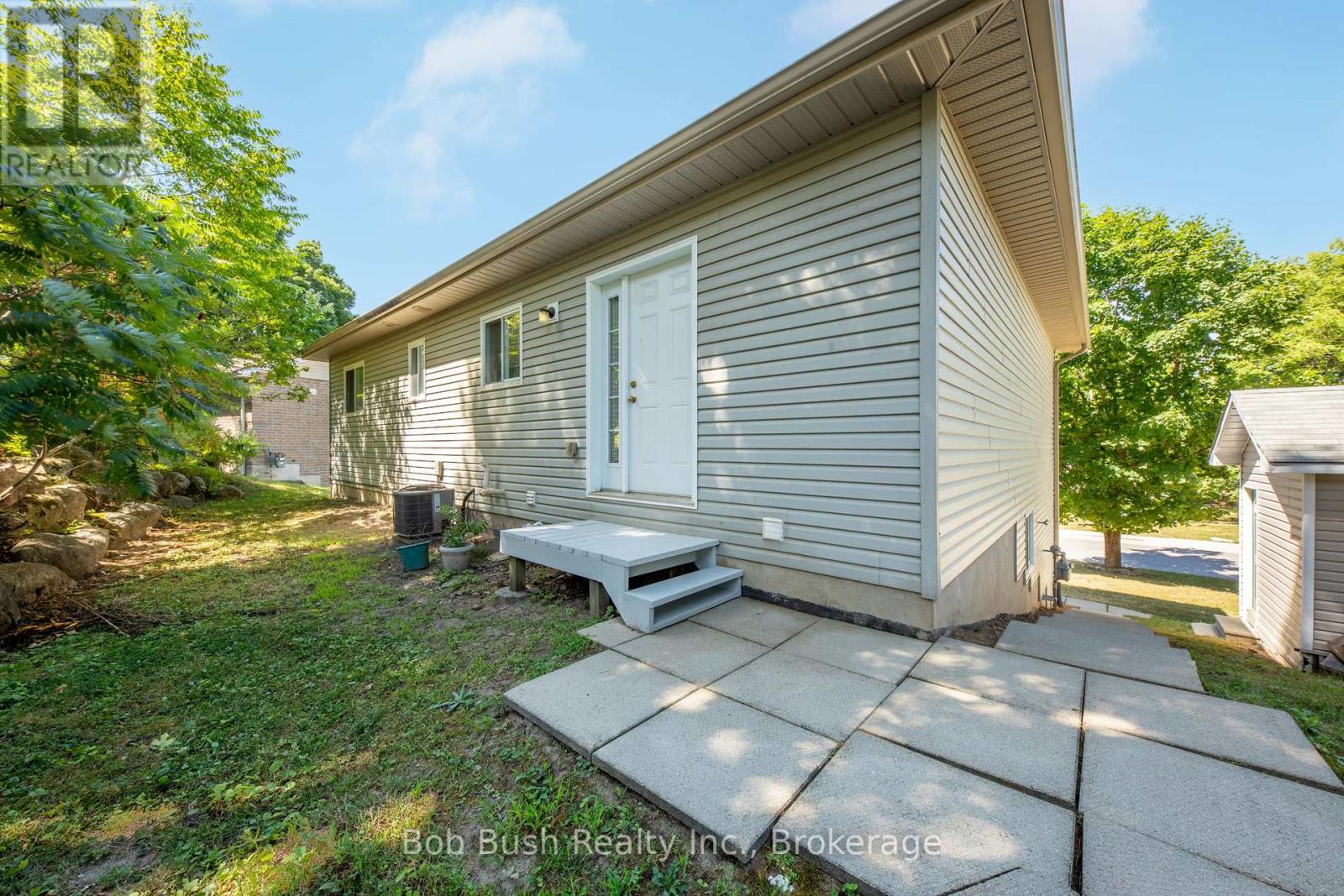21 Church Street, Penetanguishene, Ontario  L9M 1A9 - Photo 29 - S12355433