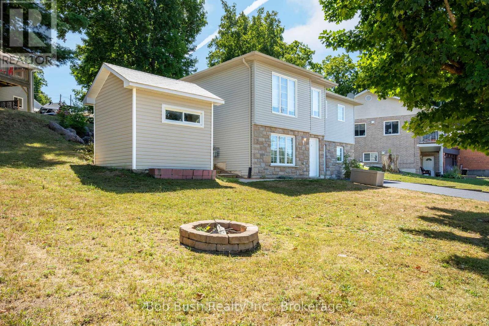 21 Church Street, Penetanguishene, Ontario  L9M 1A9 - Photo 3 - S12355433