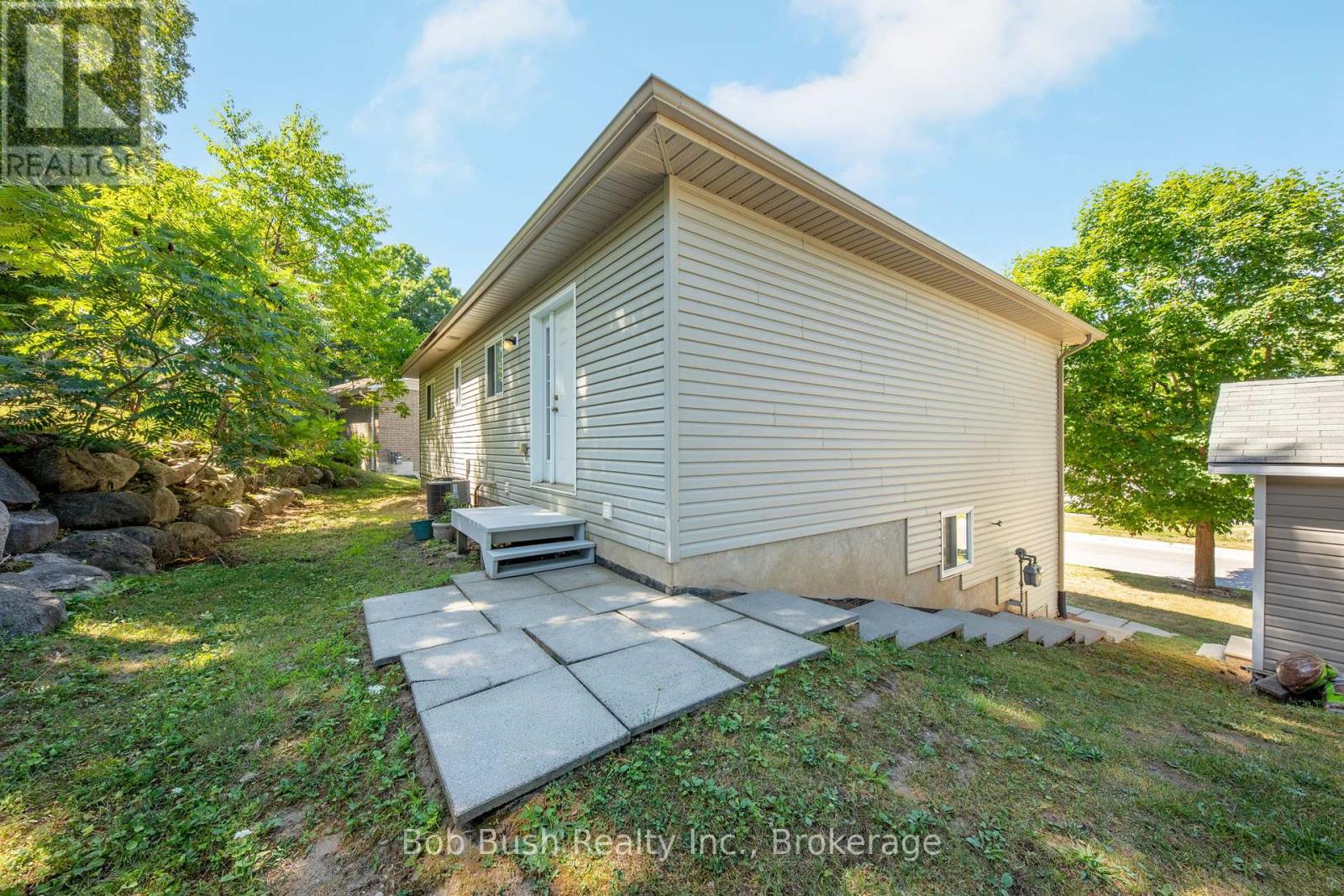 21 Church Street, Penetanguishene, Ontario  L9M 1A9 - Photo 30 - S12355433
