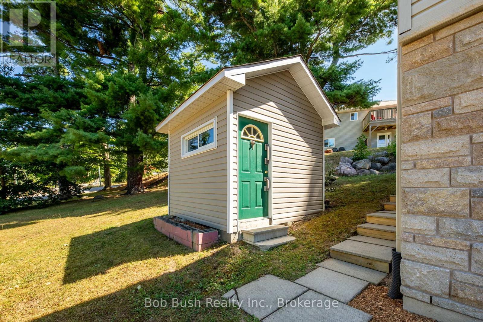 21 Church Street, Penetanguishene, Ontario  L9M 1A9 - Photo 31 - S12355433