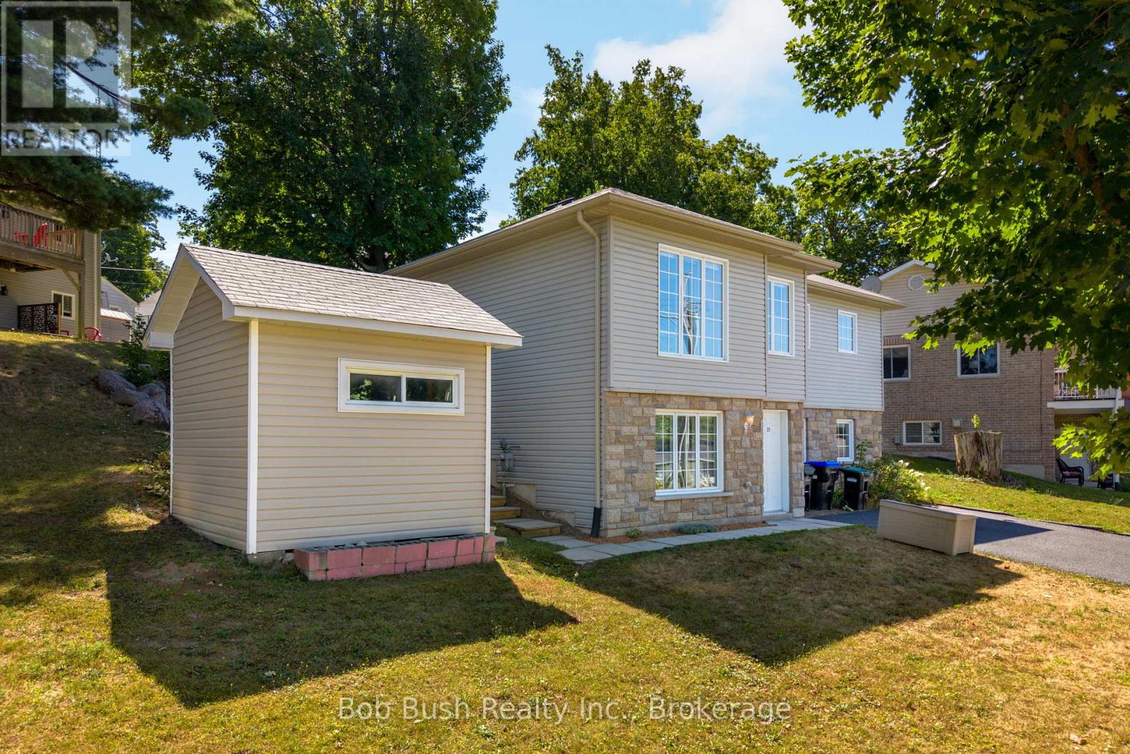 21 Church Street, Penetanguishene, Ontario  L9M 1A9 - Photo 32 - S12355433