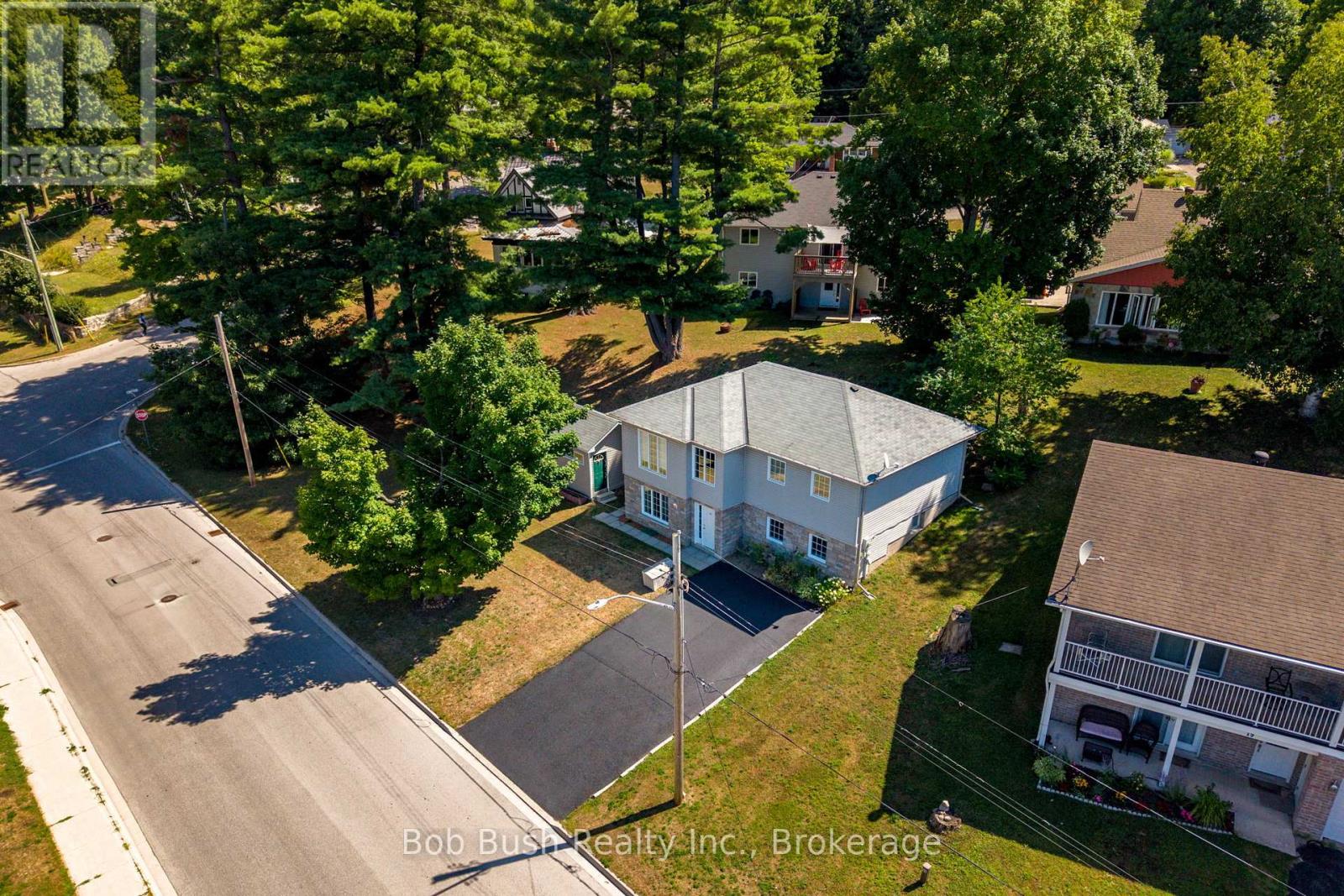21 Church Street, Penetanguishene, Ontario  L9M 1A9 - Photo 34 - S12355433