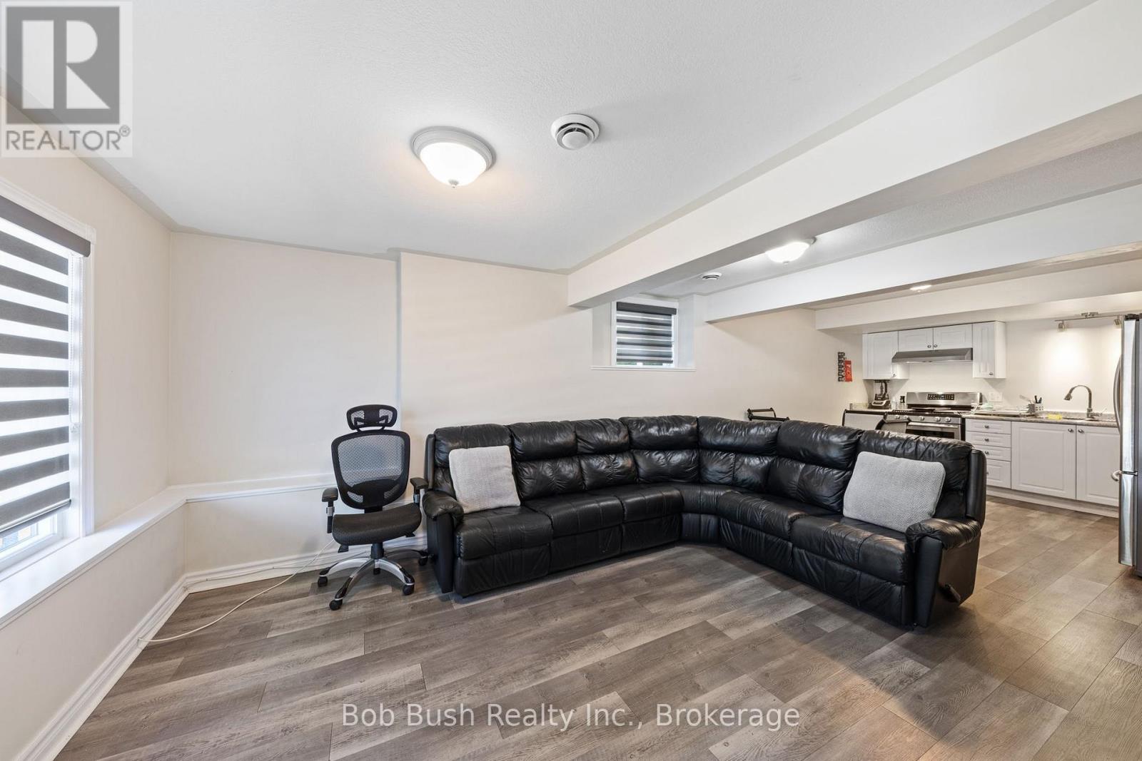 21 Church Street, Penetanguishene, Ontario  L9M 1A9 - Photo 9 - S12355433