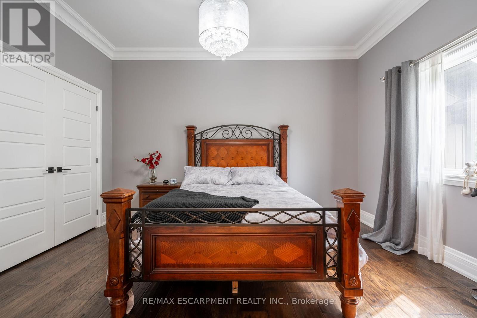 979 Garden Lane, Hamilton, Ontario  L8B 1P2 - Photo 18 - X12355361