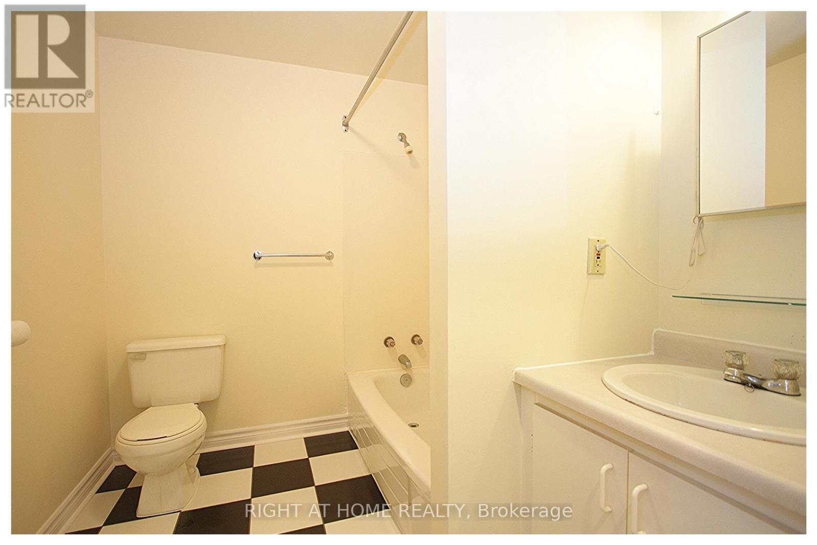Apt. 5 - 294 Somerset Street W, Ottawa, Ontario  K2P 0J6 - Photo 5 - X12324005