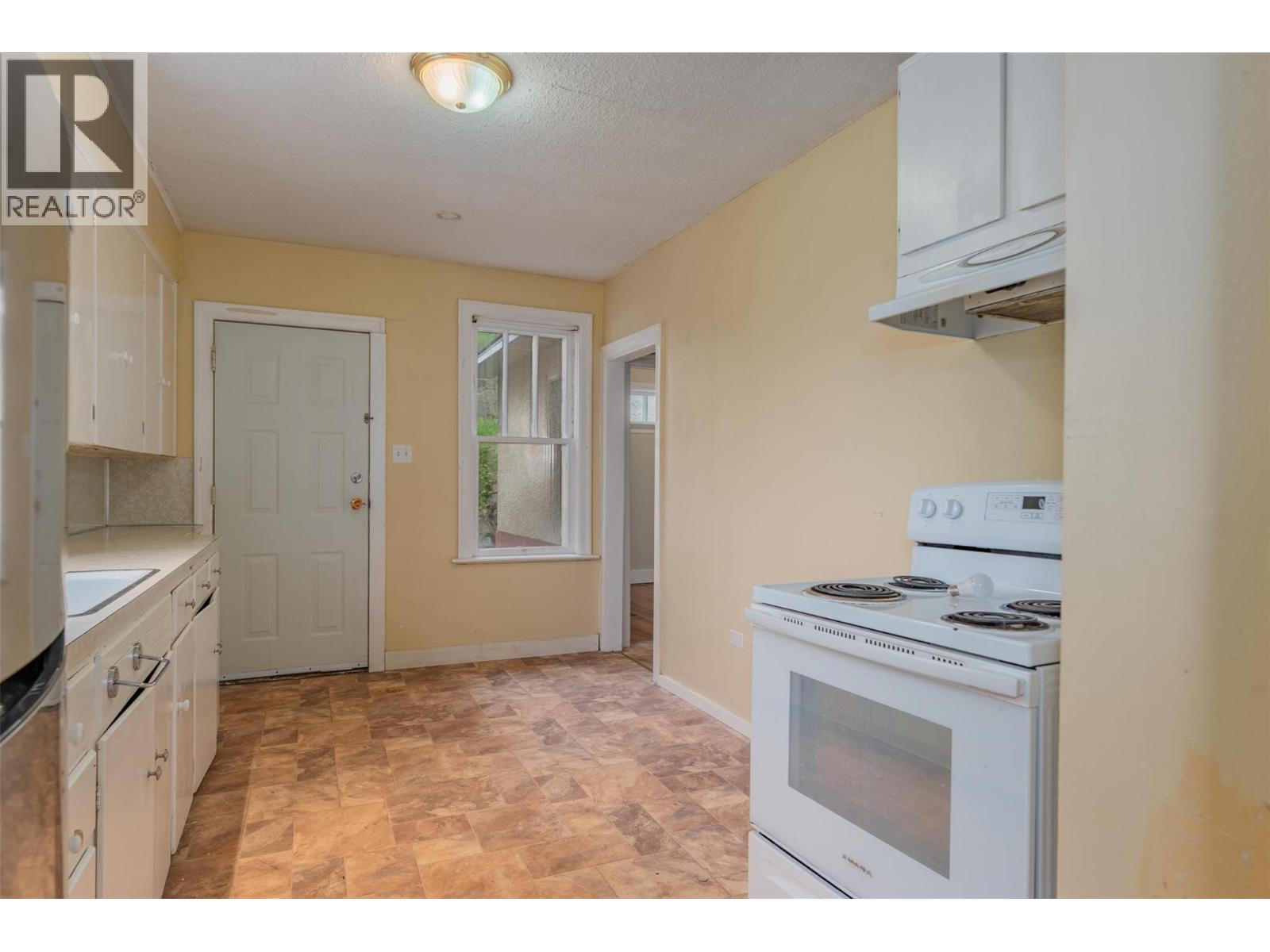 132 Reservoir Road, Trail, British Columbia  V1R 3R9 - Photo 6 - 10359022