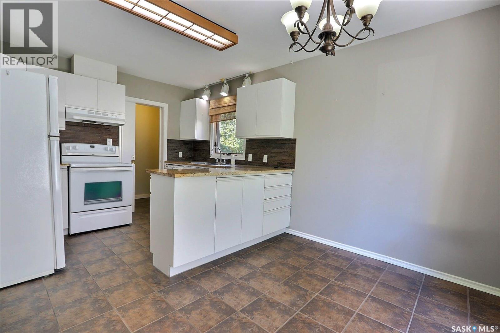 324 19th Street W, Prince Albert, Saskatchewan  S6V 4C7 - Photo 4 - SK016079