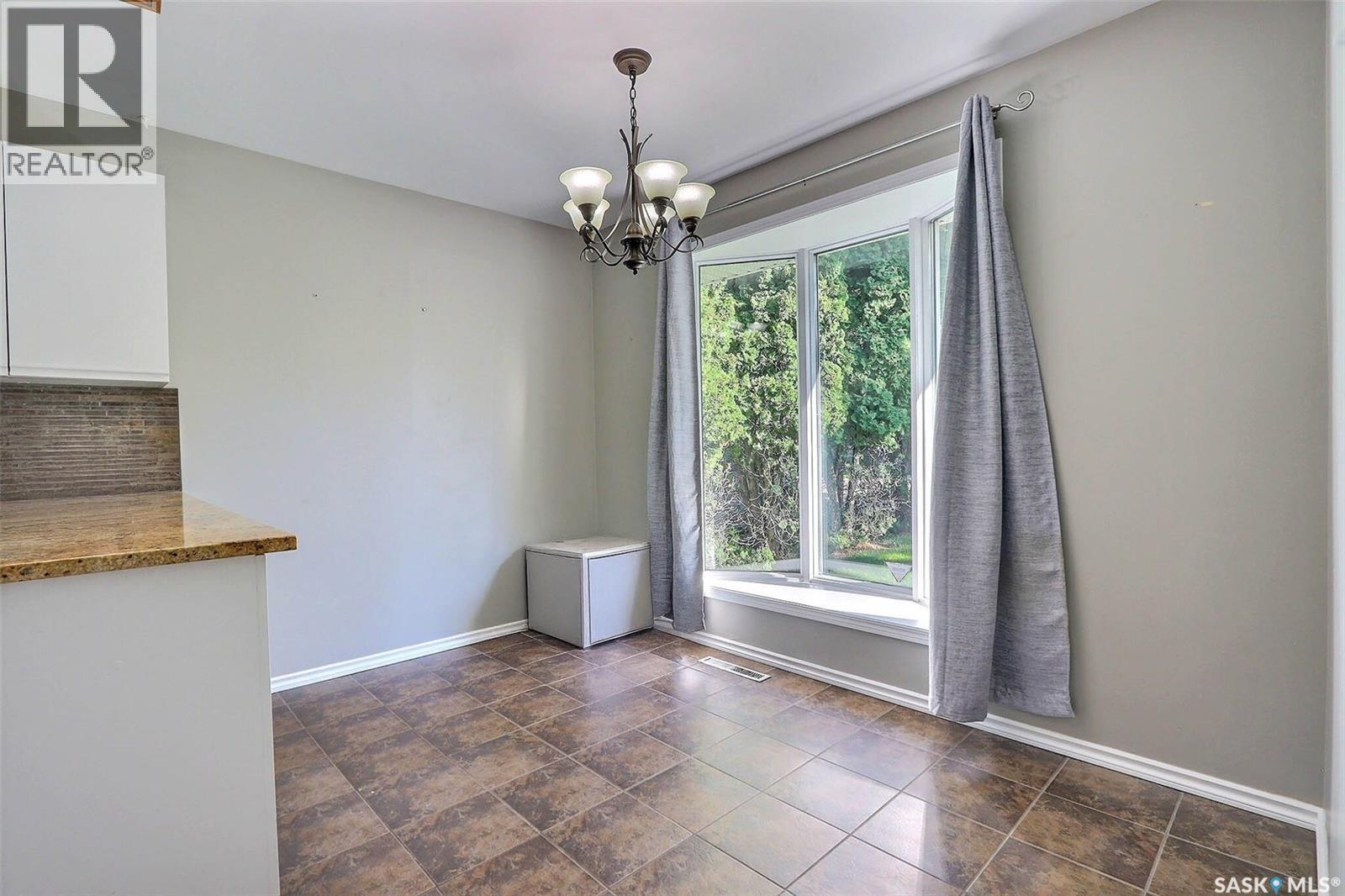324 19th Street W, Prince Albert, Saskatchewan  S6V 4C7 - Photo 5 - SK016079
