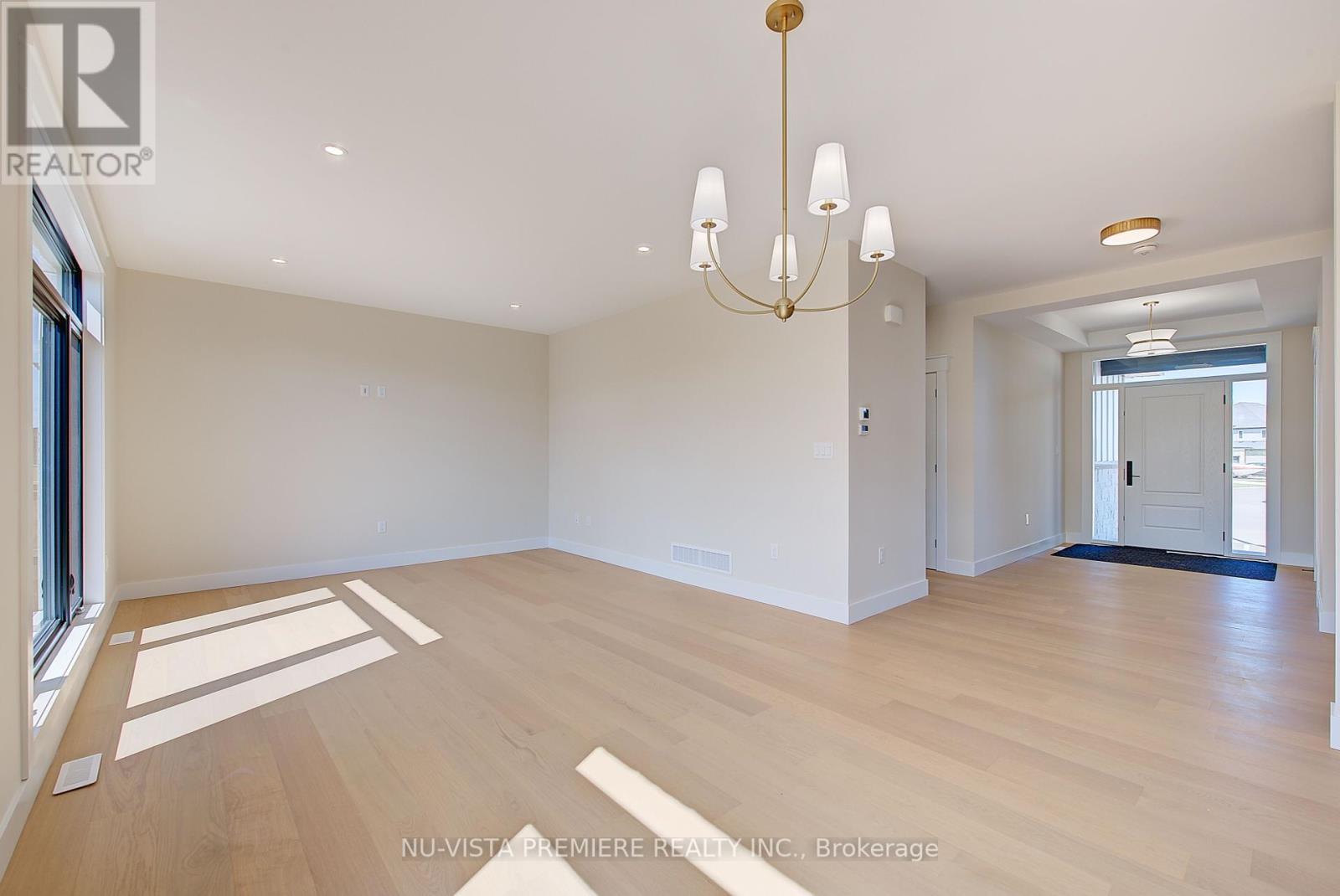 121 Harvest Lane, Thames Centre, Ontario  N0L 1G3 - Photo 19 - X12355579