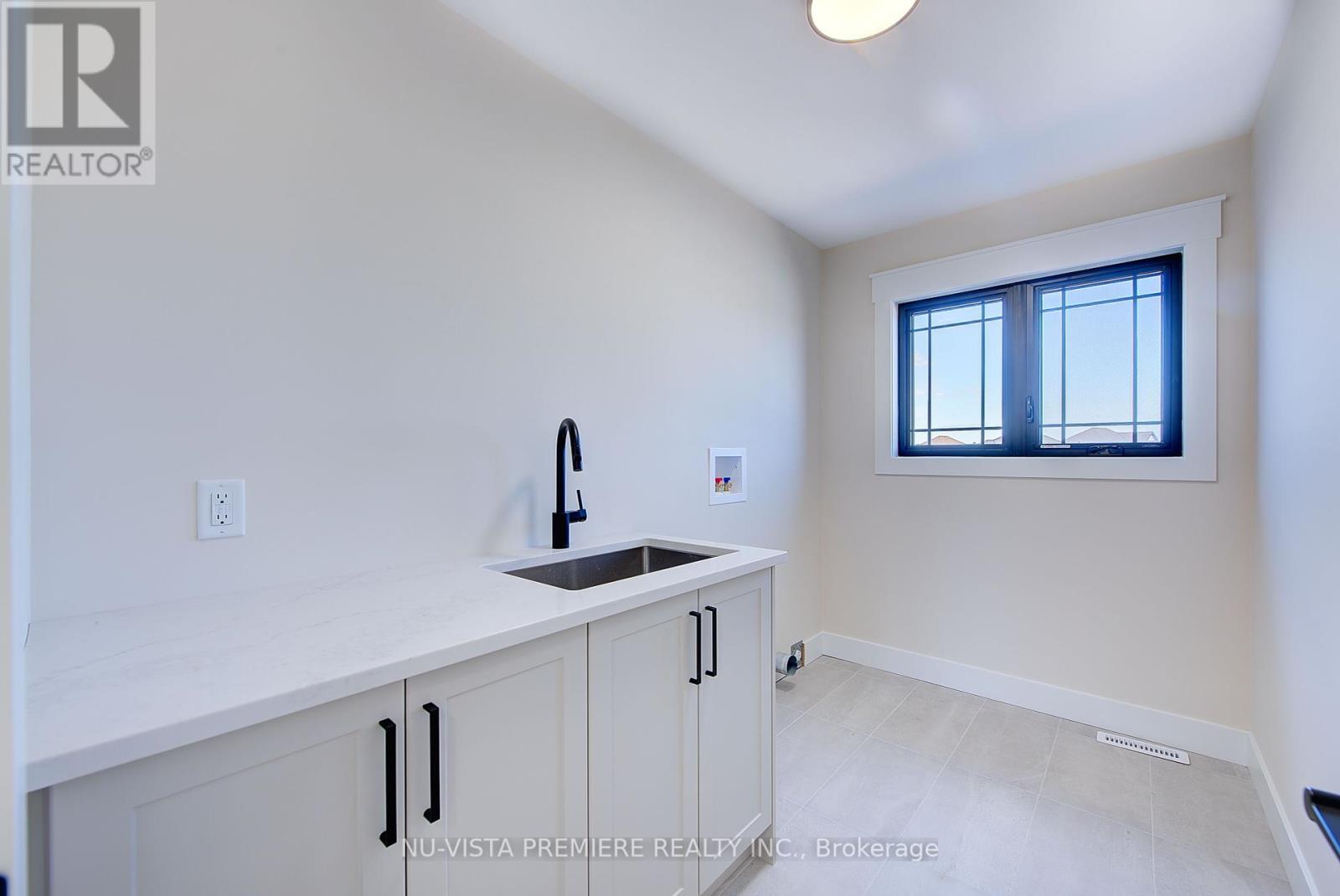 121 Harvest Lane, Thames Centre, Ontario  N0L 1G3 - Photo 34 - X12355579