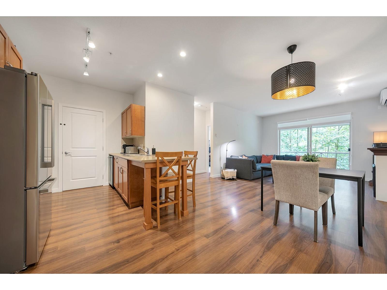311 33318 E Bourquin Crescent, Abbotsford, British Columbia  V2S 0A6 - Photo 3 - R3039048
