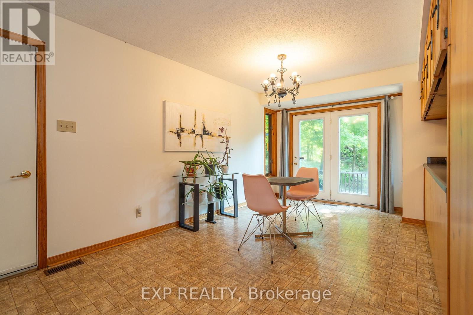 1437 Usborne Street, Mcnab/braeside, Ontario  K0A 1G0 - Photo 10 - X12355523