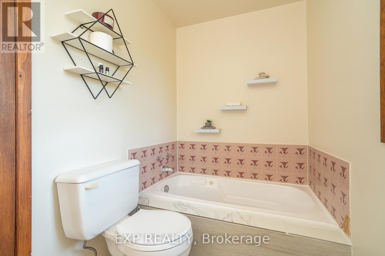 1437 Usborne Street, Mcnab/braeside, Ontario  K0A 1G0 - Photo 25 - X12355523