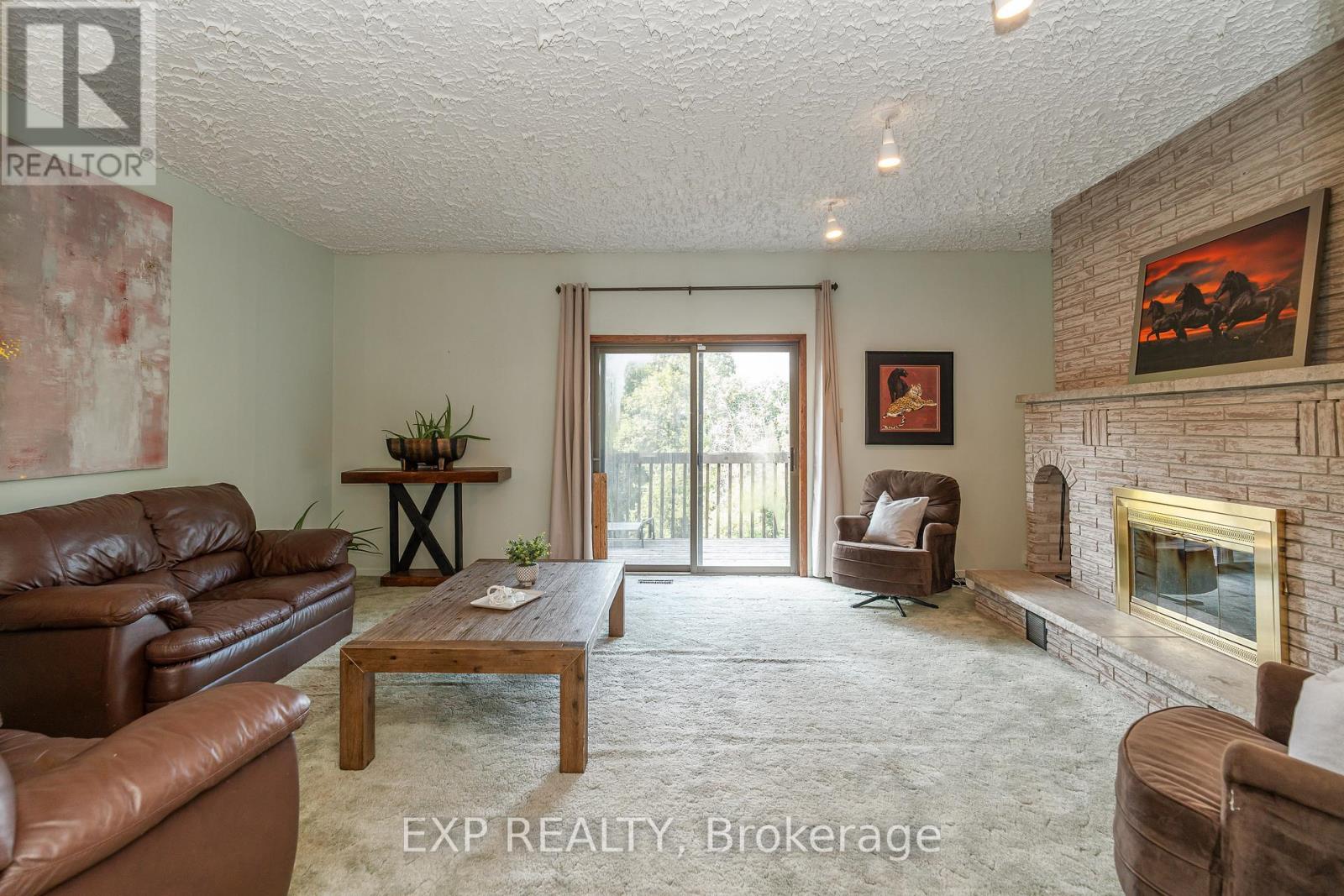 1437 Usborne Street, Mcnab/braeside, Ontario  K0A 1G0 - Photo 3 - X12355523