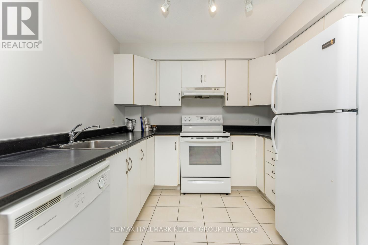 502 - 138 Somerset Street W, Ottawa, Ontario  K2P 0A3 - Photo 5 - X12355539