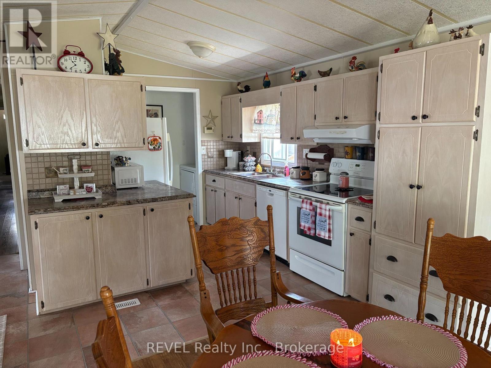 350 - 3033 Townline Road, Fort Erie (Black Creek), Ontario  L0S 1S1 - Photo 15 - X12355507