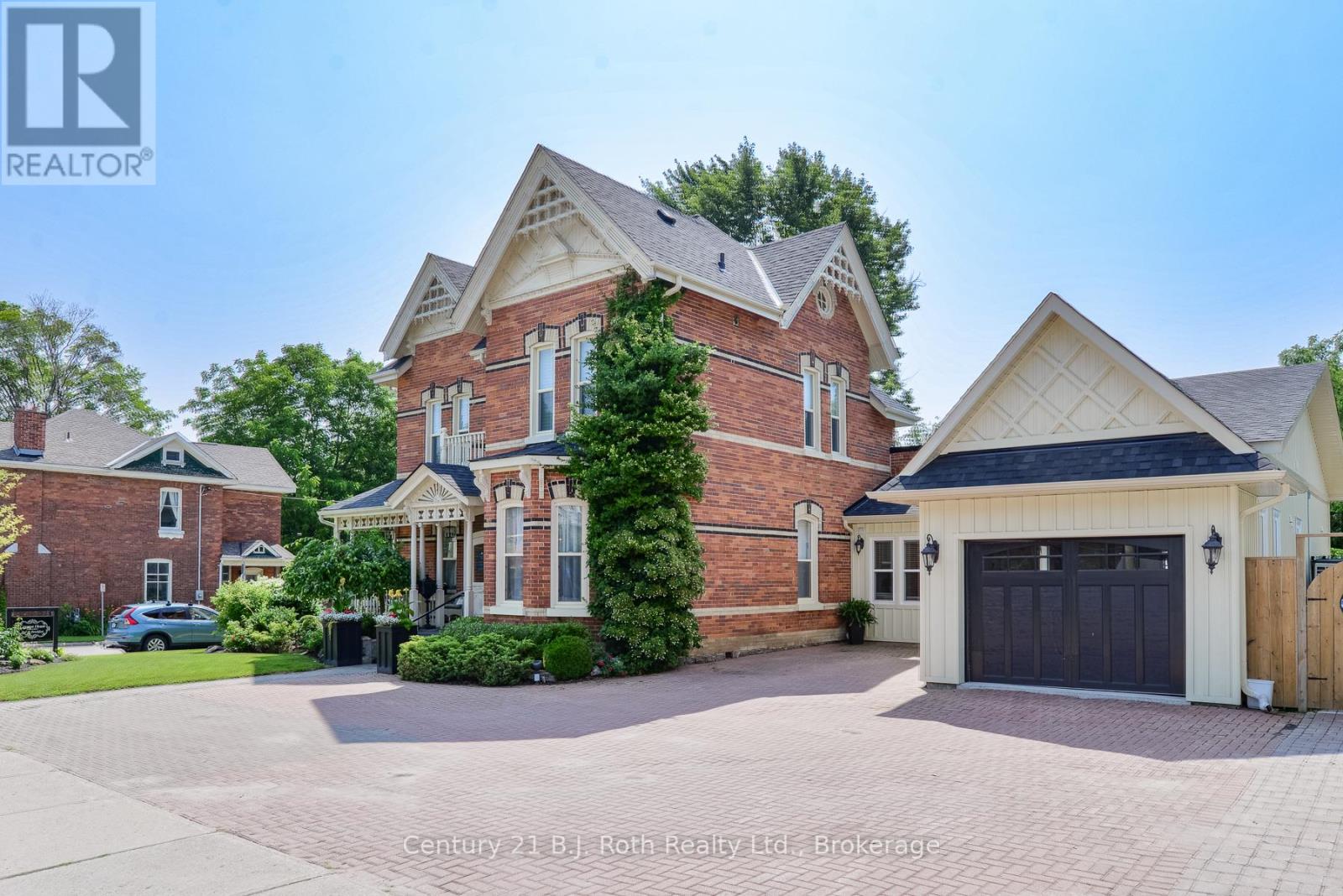 241 Mississaga Street W, Orillia, Ontario  L3V 3B7 - Photo 4 - S12355596