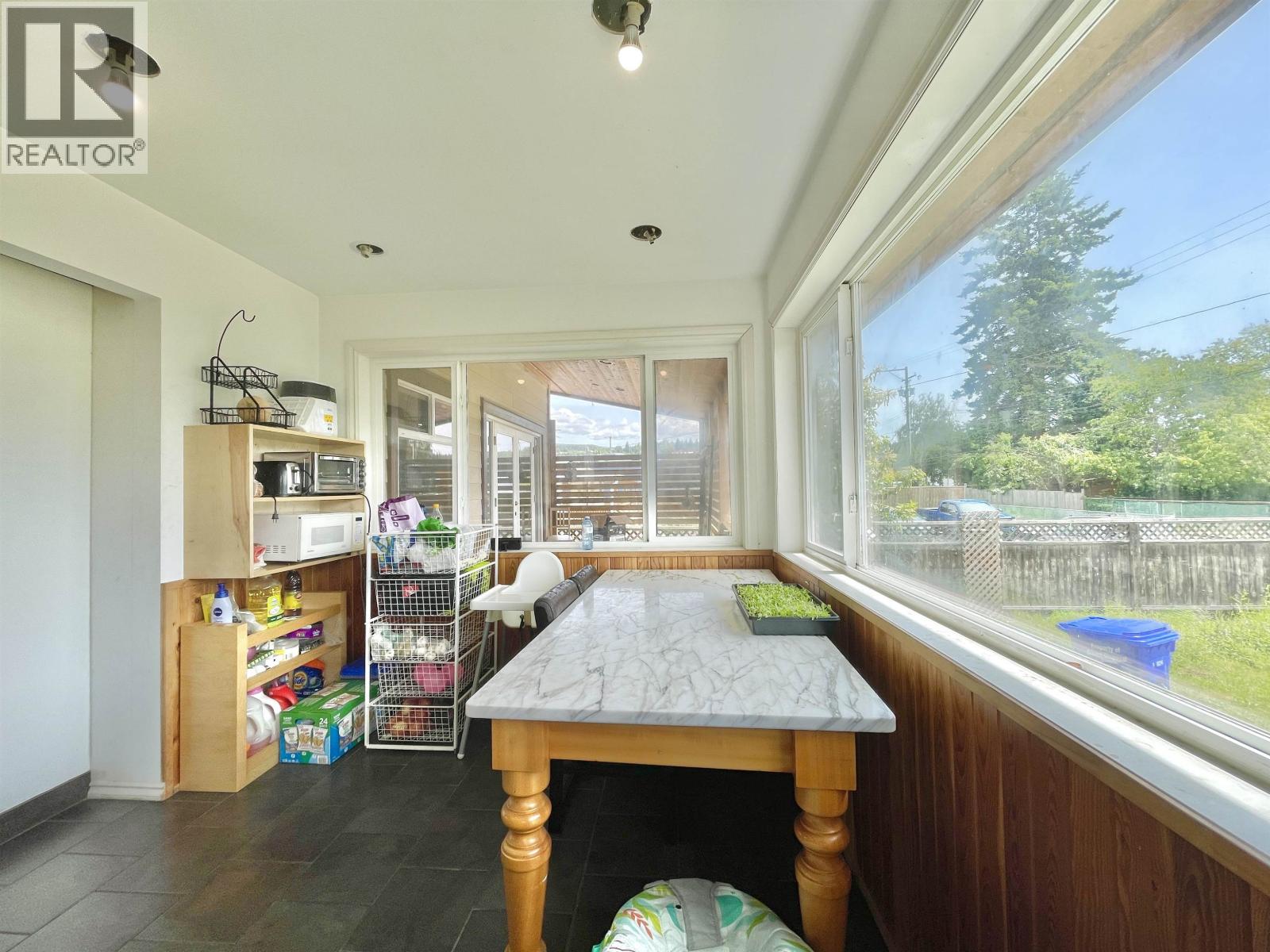 5693 Dolphin Street, Sechelt, British Columbia  V0N 3A0 - Photo 3 - R3037819