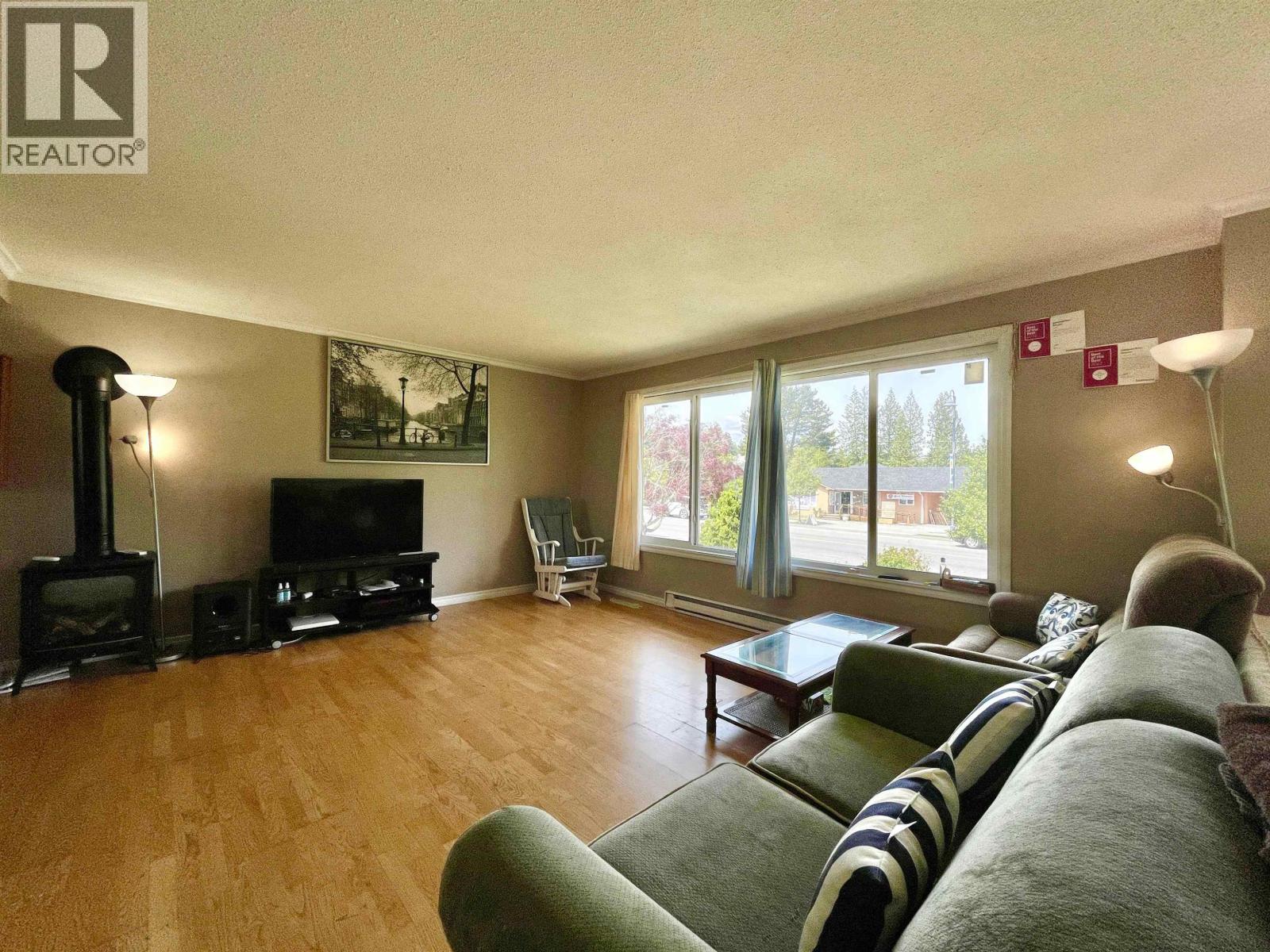5693 Dolphin Street, Sechelt, British Columbia  V0N 3A0 - Photo 5 - R3037819