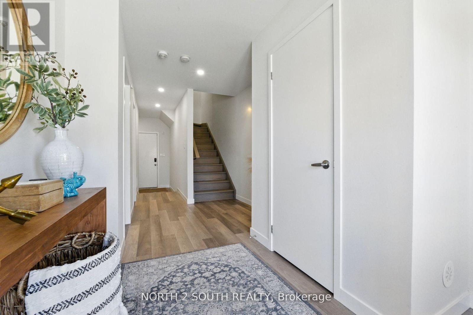 10 - 20 Thomas Armstrong Lane, Richmond Hill, Ontario  L4C 5S6 - Photo 2 - N12355462