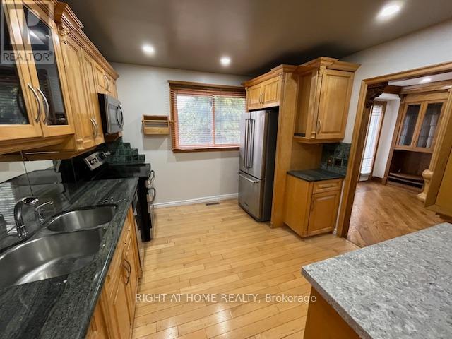 Property at 2824 BUCKLEPOST CRESCENT image 2