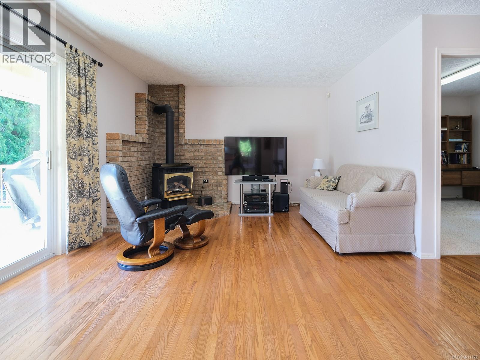 Property at 3639 Farnsworth Rd image 5