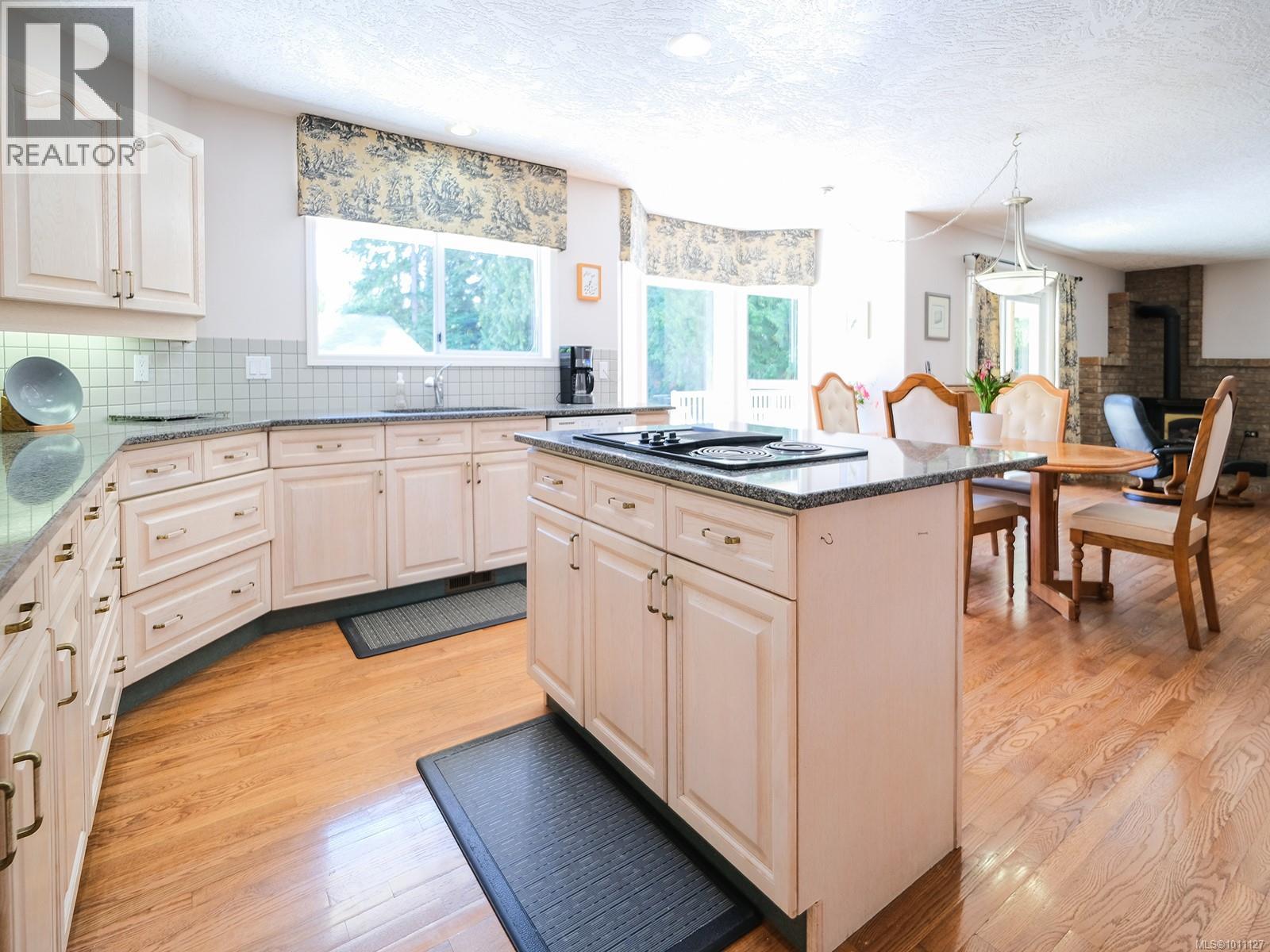 Property at 3639 Farnsworth Rd image 2