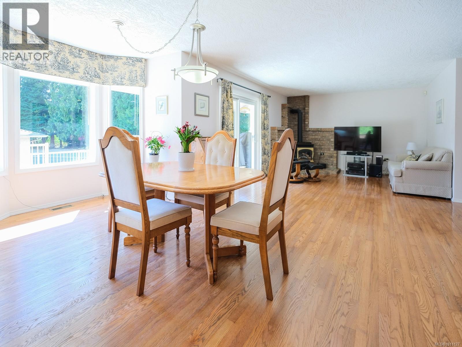 Property at 3639 Farnsworth Rd image 4