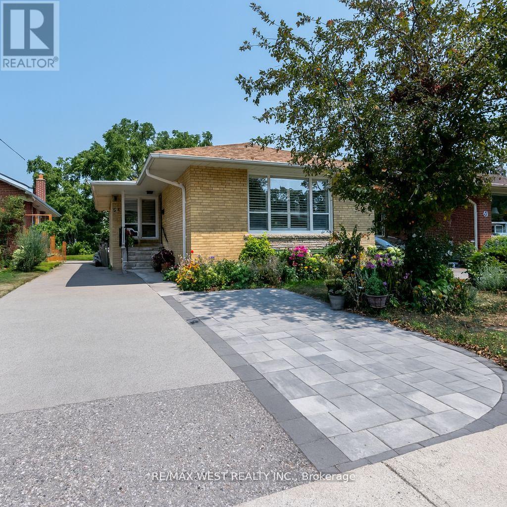 Property at 54 MEDLEY CRESCENT image 1