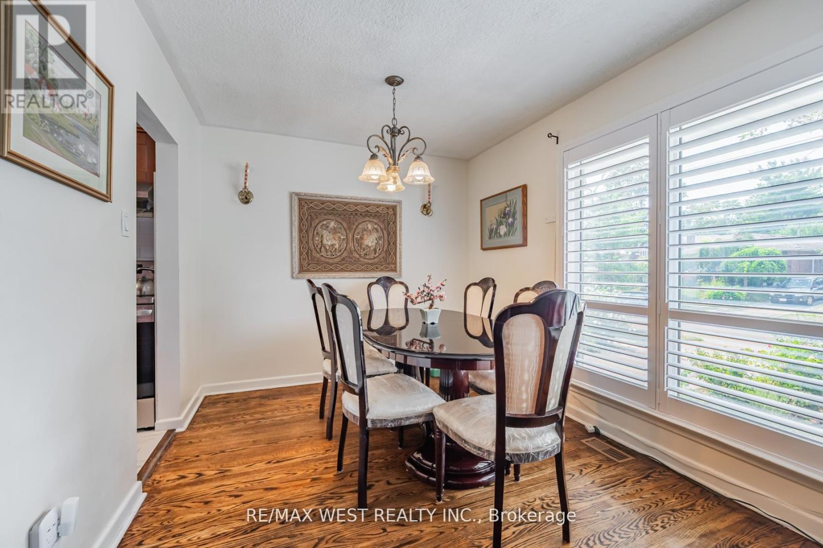 Property at 54 MEDLEY CRESCENT image 4